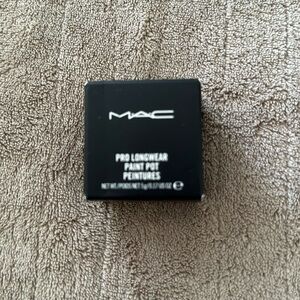 BNIB MAC PROLONGWEAR PAINT POT- BABE IN CHARMS